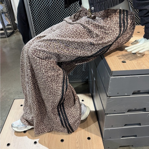 adidas Originals Firebird Oversized Denim Pants - Picture 5 of 6